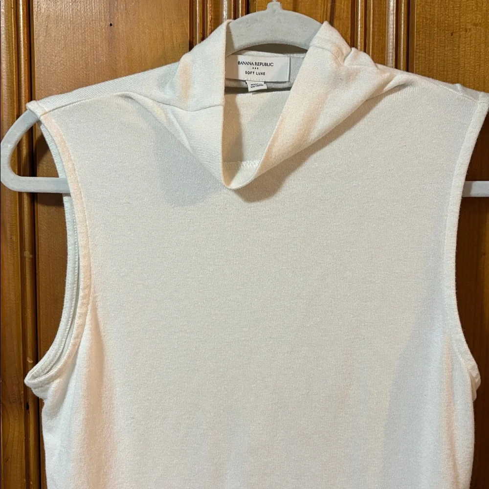 Banana Republic Soft Luxe White Sleeveless Tank Top - Mock neck - Size Small - Picture 4 of 5
